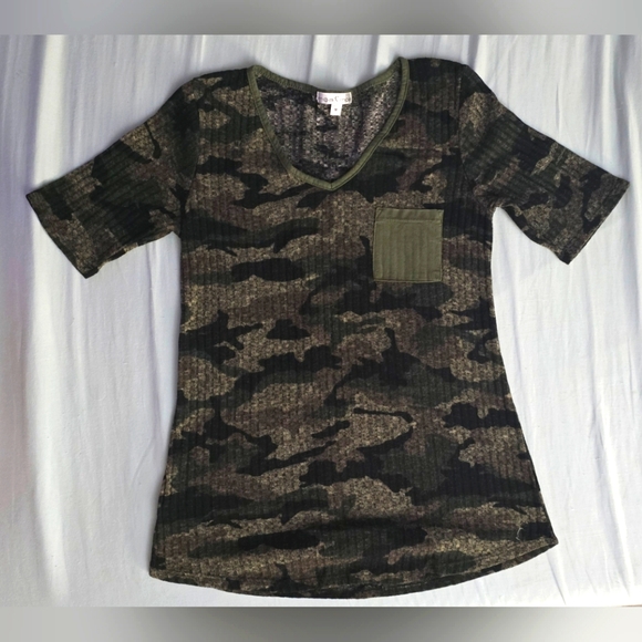 Moa Moa: Elbow Sleeve, Camo, V-Neck Sweater with Suede Chest Pocket, Med. - Picture 11 of 11